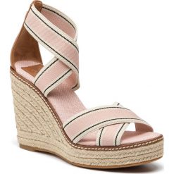 Espadryle TORY BURCH - Frienda 100mm Espadrille 53734 Blush Stripe/Tan 961. Różowe espadryle damskie Tory Burch, bez wzorów, ze skóry, bez obcasa, na obcasie. W wyprzedaży za 849,00 zł.