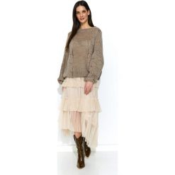 Sweter oversize z wełną beżowy. Brązowe swetry damskie e-margeritka.pl, na wiosnę, s, bez wzorów, z wełny, z krótkim rękawem, krótkie, bez kaptura. Za 119,99 zł.