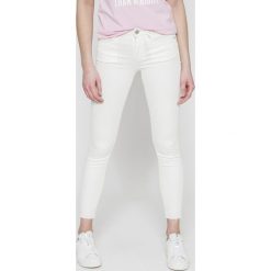 Miss Sixty - Jeansy. Białe jeansy damskie skinny marki Miss Sixty, z elastanu. W wyprzedaży za 239,90 zł.