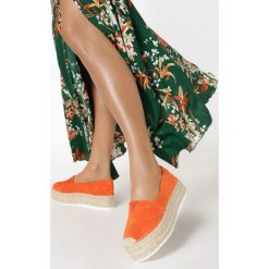 Pomarańczowe Espadryle Dalvik. Pomarańczowe espadryle damskie Born2be, bez wzorów, bez obcasa. W wyprzedaży za 89,99 zł.