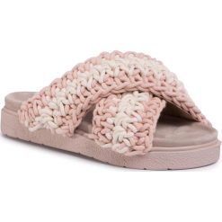 Klapki INUIKII - Woven 70104-005 White/Rose. Różowe klapki damskie Inuikii, bez wzorów, ze skóry, bez obcasa. W wyprzedaży za 709,00 zł.