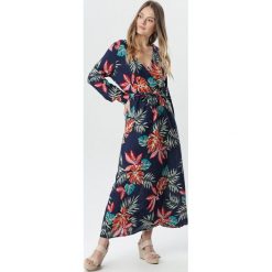 Granatowa Sukienka Cliffbay. Niebieskie sukienki damskie Born2be, xl, bez wzorów, bez kołnierzyka, bez rękawów, maxi. W wyprzedaży za 69,99 zł.