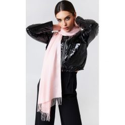 Szaliki damskie: NA-KD Accessories Tkany szalik – Pink