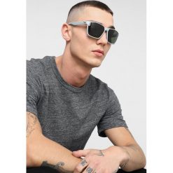Nike Vision MAVERICK Okulary przeciwsłoneczne matte wolf grey/green. Szare okulary przeciwsłoneczne męskie wayfarery marki Nike Vision. W wyprzedaży za 399,20 zł.