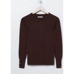 Wiskozowy sweter z ozdobnym rękawem - Brązowy. Pomarańczowe swetry damskie Sinsay, s, bez wzorów, z wiskozy, bez rękawów, bez kaptura. Za 39,99 zł.