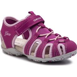 Sandały GEOX - J S. Roxanne B J92D9B 05015 CP8E8 S Dk Raspberry/Pink. Różowe sandały dziewczęce Geox, ze skóry ekologicznej, bez zapięcia. Za 259,00 zł.