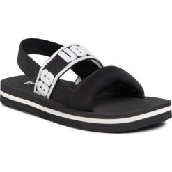 Sandały UGG - K Zuma Sling 1112973K Blk. Czarne sandały dziewczęce Ugg, z tworzywa sztucznego, bez zapięcia. Za 219,00 zł.