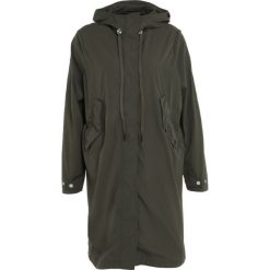 Peak Performance JOAN Parka terrain green. Brązowe parki damskie marki Peak Performance, l, bez wzorów, z materiału, bez kaptura. W wyprzedaży za 839,50 zł.