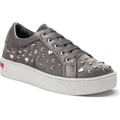 Sneakersy LOVE MOSCHINO - JA15293G06JG0018 Grigio. Szare półbuty damskie Love Moschino, z tworzywa sztucznego. W wyprzedaży za 449,00 zł.