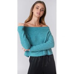 Swetry klasyczne damskie: NA-KD Trend Sweter w prążki z odkrytymi ramionami – Blue