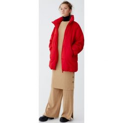 Pikowany płaszcz z rękawem raglanowym. Płaszcze damskie Pull&Bear. Za 299,00 zł.