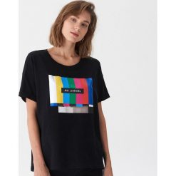 T-shirt z nadrukiem No signal - Czarny. Czarne t-shirty damskie marki House, s, z nadrukiem. Za 29,99 zł.