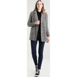 Płaszcze damskie: Vero Moda Tall VMTRISH LONG Krótki płaszcz black