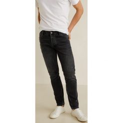 Mango Man - Jeansy Tim. Szare jeansy męskie Mango Man, bez wzorów. W wyprzedaży za 139,90 zł.