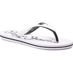 Japonki Pepe Jeans Rake Studs PLS70059. Czarne klapki damskie Pepe Jeans, bez wzorów, z jeansu, bez obcasa. W wyprzedaży za 39,00 zł.