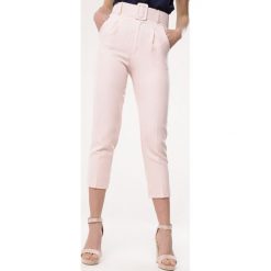 Jasnoróżowe Spodnie Graceful. Szare spodnie damskie Born2be, m, w paski, z tkaniny. Za 54,99 zł.