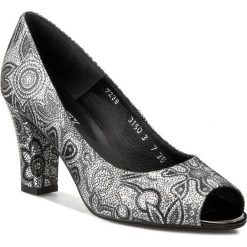 Półbuty ANN MEX - 7238 01FN Srebrny/Kwiaty. Szare półbuty damskie marki Ann Mex, w kwiaty, ze skóry, eleganckie, bez obcasa, na obcasie, bez zapięcia. W wyprzedaży za 219,00 zł.