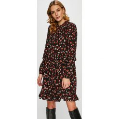 Vero Moda - Sukienka. Czarne sukienki damskie Vero Moda, na co dzień, s, bez wzorów, z poliesteru, casualowe, bez kołnierzyka, bez rękawów, mini, proste. Za 219,90 zł.