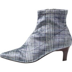 Xyxyx Botki blau. Niebieskie botki damskie skórzane marki xyxyx, klasyczne. Za 379,00 zł.