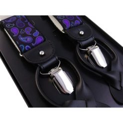 Granatowo-fioletowe szelki we wzór paisley na żabki i na guziki G59. Niebieskie szelki męskie Modini Moda Męska. W wyprzedaży za 99,00 zł.