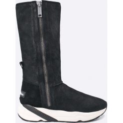 Calvin Klein Jeans - Kozaki Penny. Czarne botki damskie na obcasie Calvin Klein Jeans, z jeansu, z okrągłym noskiem. W wyprzedaży za 699,90 zł.