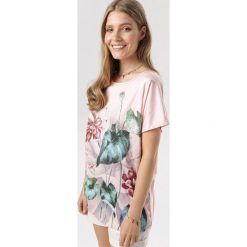 Jasnoróżowa Bluzka Assagune. Różowe bluzki damskie Born2be, xl, bez wzorów, bez kołnierzyka, bez rękawów. W wyprzedaży za 39,99 zł.