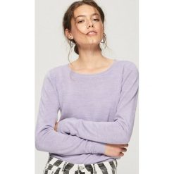 Sweter basic - Kremowy. Białe swetry klasyczne damskie Sinsay, l. Za 39,99 zł.