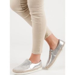 SREBRNE SKÓRZANE ESPADRYLE. Szare espadryle damskie marki FILIPPO, bez wzorów, bez obcasa. Za 90,00 zł.