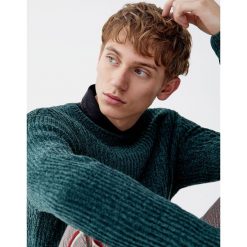 Szenilowy sweter. Swetry męskie Pull&Bear. Za 109,00 zł.