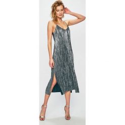Glamorous - Sukienka. Zielone sukienki damskie marki Glamorous, na co dzień, s, bez wzorów, z poliesteru, casualowe, bez kołnierzyka, bez rękawów, midi, proste. Za 169,90 zł.