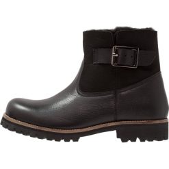 Blackstone Botki black. Brązowe buty zimowe damskie marki Blackstone. W wyprzedaży za 671,20 zł.