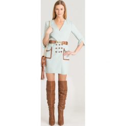 SUKIENKA ELISABETTA FRANCHI. Zielone sukienki damskie Elisabetta Franchi, na co dzień, w paski, z włoskim kołnierzykiem, bez rękawów, mini, proste. Za 1249,50 zł.