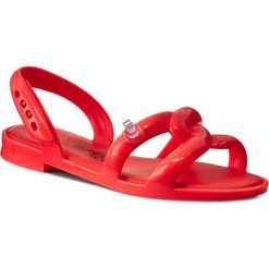 Sandały MELISSA - Tube Sandal + Jeremy S 31844 Neon Orange 06713. Pomarańczowe klapki damskie Melissa, bez wzorów, z tworzywa sztucznego, bez obcasa, na obcasie. W wyprzedaży za 209,00 zł.