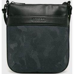 Guess Jeans - Saszetka. Czarne torby męskie skórzane Guess Jeans, w paski, z poliesteru, casualowe, na ramię, małe. W wyprzedaży za 219,90 zł.