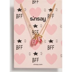 Naszyjniki z literami BFF - Beżowy. Brązowe naszyjniki damskie Sinsay. Za 15,00 zł.