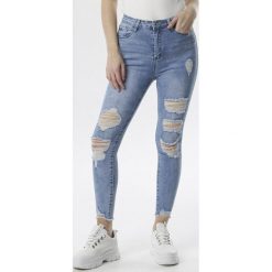 Niebieskie Jeansy High Waist Eirewen. Niebieskie jeansy damskie Born2be, bez wzorów, z jeansu, z podwyższonym stanem. W wyprzedaży za 109,99 zł.