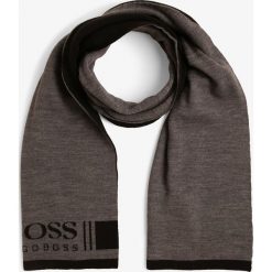 BOSS Casual - Szalik męski – Scarf_Ciny-3, szary. Szare szaliki męskie BOSS Casual, z napisami. Za 229,95 zł.
