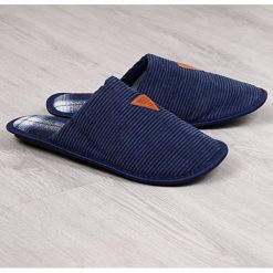 Kapcie męskie domowe granatowe - granatowy. Niebieskie klapki męskie bez wzorów. Za 29,99 zł.