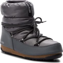 Śniegowce MOON BOOT - Low Nylon Wp 24006200007 Castle Rock. Szare śniegowce damskie marki Moon Boot, na zimę, ze skóry ekologicznej, rockowe. W wyprzedaży za 389,00 zł.