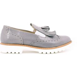 Półbuty - skóra naturalna - model 247 - kolor szary błyszczący. Szare półbuty damskie Zapato, bez wzorów, ze skóry, bez obcasa, bez zapięcia. W wyprzedaży za 173,40 zł.