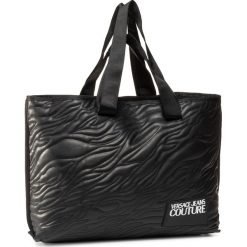 Torebka VERSACE JEANS COUTURE - E1VVBBH9 71491 899. Czarne torebki klasyczne damskie Versace Jeans Couture, bez wzorów, z jeansu, bez dodatków. W wyprzedaży za 549,00 zł.
