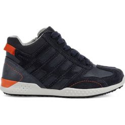 Geox - Buty dziecięce. Czarne trampki chłopięce Geox, bez wzorów, ze skóry, sportowe, z okrągłym noskiem, bez zapięcia. W wyprzedaży za 259,90 zł.