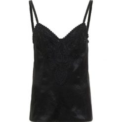 McQ Alexander McQueen HYBRID BRA Bluzka darkest black. Czarne bluzki damskie marki McQ Alexander McQueen, bez wzorów, z poliesteru, bez kołnierzyka, bez rękawów. W wyprzedaży za 974,25 zł.