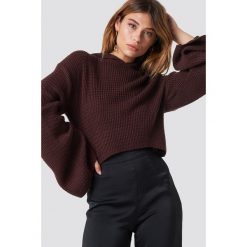 XLE the Label Krótki sweter z kapturem Hannah - Red. Czerwone swetry klasyczne damskie marki XLE the Label, z dzianiny, z kapturem. Za 166,95 zł.