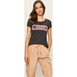 Mustang - T-shirt. Niebieskie bluzki damskie Mustang, s, z nadrukiem, z bawełny, casualowe, z okrągłym kołnierzem. W wyprzedaży za 59,90 zł.