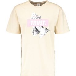 T-shirty męskie: Cayler & Sons TRUST Tshirt z nadrukiem sand/pale pink