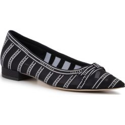 Półbuty TORY BURCH - Penelope 20Mm Mesh Flat 58298 Navy/Navy/Ivory 447. Niebieskie półbuty damskie Tory Burch, na co dzień, bez wzorów, ze skóry, bez obcasa, na płaskiej podeszwie, bez zapięcia. W wyprzedaży za 759,00 zł.