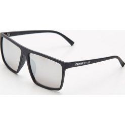 Okulary przeciwsłoneczne - Szary. Szare okulary przeciwsłoneczne męskie Cropp. W wyprzedaży za 19,99 zł.