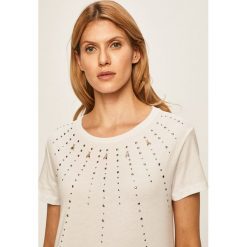 Patrizia Pepe - T-shirt. Białe bluzki damskie Patrizia Pepe, s, z aplikacjami, z bawełny, z okrągłym kołnierzem, z krótkim rękawem. W wyprzedaży za 359,90 zł.