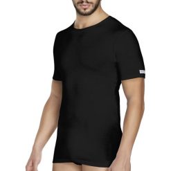 T-shirt w kolorze czarnym. Czarne t-shirty męskie Pierre Cardin, xxl, bez wzorów, z okrągłym kołnierzem. W wyprzedaży za 44,95 zł.